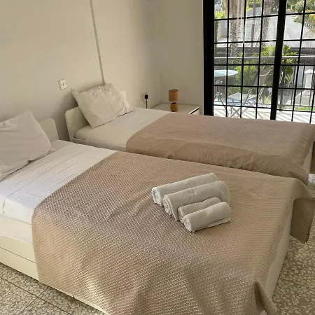 Ocean Stones 1km From Main Coral Bay Villa