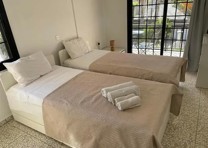 Ocean Stones 1km From Main Coral Bay Villa