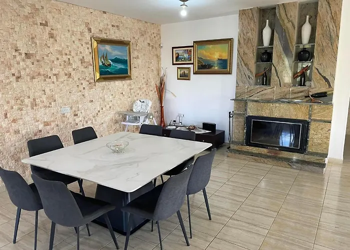 Ocean Stones 1km From Main Coral Bay Villa *