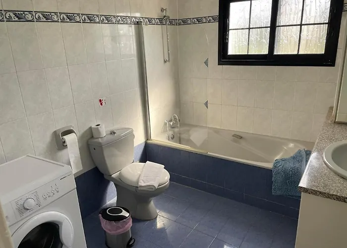 Ocean Stones 1km From Main Coral Bay Vila *